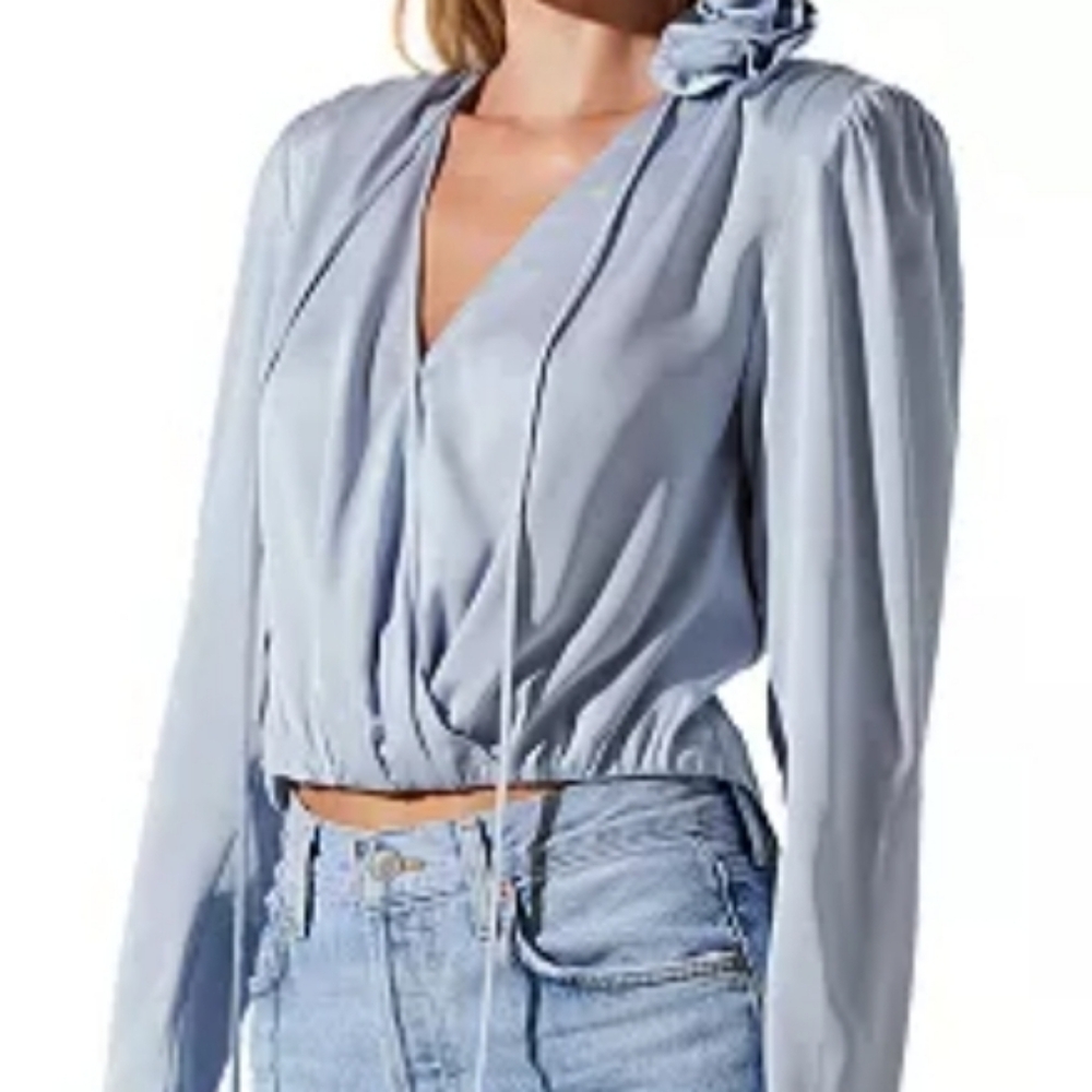NEW ASTR Women's Lovisa Long Sleeve Top NWT $88 Powder Blue